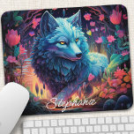 Alfombrilla De Ratón Lobo místico floral personalizado<br><div class="desc">Transforme su espacio de trabajo en un paraíso místico con esta almohadilla personalizada de ratón con un majestuoso lobo en medio de un bosque encantado. La escena cautivadora, iluminada por el resplandor etéreo de la luna, evoca una sensación de asombro y aventura. Añade un toque personal con tu nombre o...</div>