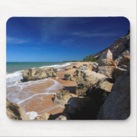 Los acantilados en la playa de Río DA Barra