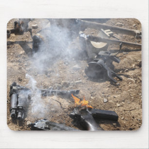 Alfombrilla De Ratón Los pedazos de armas enemigas presentan para
