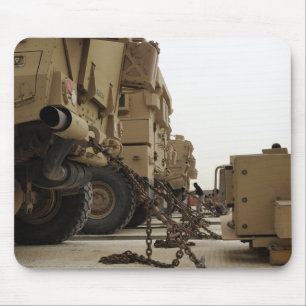 Alfombrilla De Ratón Los vehículos militares se cierran abajo en semi