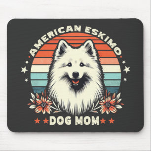 Alfombrilla De Ratón Mamá del perro esquimal estadounidense en una serv