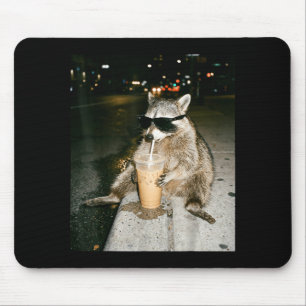 Alfombrilla De Ratón Mapache divertido bebiendo café helado meme hombre