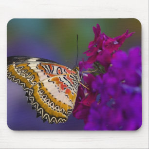 Alfombrilla De Ratón Mariposa tropical en flores púrpuras