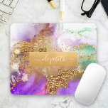 Alfombrilla De Ratón Mármol acuático oro violeta color rosa moda de cri<br><div class="desc">Una banda de Relieve metalizado dorado brillante y falsa con el nombre de la tipografía de su guión domina un rico fondo de color dorado, morado, azul acuático, verde y blanco en este elegante, moderno, ondulado nombre personalizado mousepad. Hace una moda y una declaración elegante cada vez que la utiliza....</div>