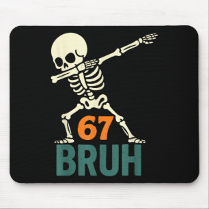 Alfombrilla De Ratón Meme de Halloween Bruh Números Seis Siete Esquelet