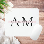 Alfombrilla De Ratón Mínimo Pastel Rosa Inicial y Nombre Personalizado<br><div class="desc">Añada un toque de elegancia a su espacio de trabajo con esta almohadilla de ratón personalizada rosa pastel. Con un monograma personalizado con su nombre inicial, este diseño elegante y moderno realza tanto el estilo como la función. El suave color rosa pastel aporta un ambiente relajante a tu escritorio, mientras...</div>
