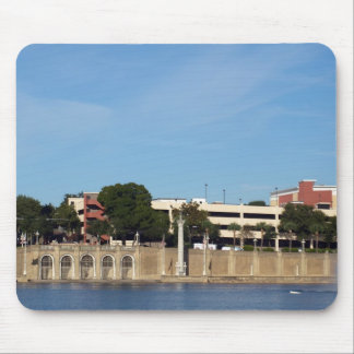 Alfombrilla De Ratón Mirando a través del espejo del lago