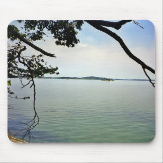 Alfombrilla De Ratón Mirando hacia afuera el río creado en un