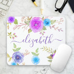Alfombrilla De Ratón Moda boho morado floral acuarela monograma guión<br><div class="desc">Flores de color azul turquesa, violeta, rosa y peritana y tipografía de escritura de cassis morada oscura superponen un fondo blanco en este hermoso, rústico, romántico, vintage nombre floral personalizado mousepad. Añade tu nombre para personalizar. Hace una moda y una declaración elegante cada vez que la utiliza. ¡Un gran regalo...</div>