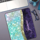 Alfombrilla De Ratón Moda monograma purpurina iridiscente azul morado<br><div class="desc">Añada un toque de purpurina y glam a su oficina o dormitorio con esta elegante almohadilla personalizada. Esta plantilla de diseño de moda presenta elegantes purpurinas de imitación giratoria y plateada en unicornio, arcoiris, verde azulado, aqua, azul violeta. Para hacerlo extra especial, también se monogra y personaliza con el nombre...</div>