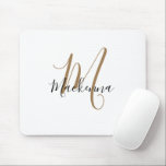 Alfombrilla De Ratón Moderna elegancia Black Gold Monograma Script Girl<br><div class="desc">Moderna y elegante almohadilla de ratón de oro negro con estilo monograma Girly . Personalice este elegante diseño monogramado de almohadillas blancas de ratón con su nombre y monograma inicial en una tipografía de escritura moda,  moderna y femenina. Un regalo perfecto para ella.</div>