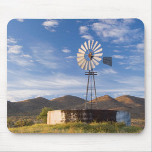 Alfombrilla De Ratón Molino De Viento Y Represa En El Karoo Al Amanecer
