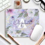 Alfombrilla De Ratón Monograma de color de agua floral púrpura azul<br><div class="desc">Flores de color blanco, púrpura y azul sobre el dorado superponen el guión de un bello, suave y suave fondo azul violeta, dorado veteado sobre este hermoso, romántico, vintage monograma de personalizado floral y nombra a mousepad. Hace una moda y una declaración elegante cada vez que la utiliza. ¡Hace un...</div>