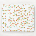 Alfombrilla De Ratón Monograma de Confetti de Peach, Mint y Gold Hearts<br><div class="desc">Agregue un acento lindo y bonito a su área de trabajo con este ratón monogramo. Presenta un patrón de corazones en oro,  verde menta y melocotón. Perfecto como regalo personalizado.</div>