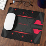 Alfombrilla De Ratón Monograma de juego geométrico plateado, negro y ro<br><div class="desc">El fondo de juego del bloc de notas presenta una sorprendente combinación de líneas geométricas rojas,  negras y grises oscuros. Las líneas están dispuestas en un patrón cautivador que añade un toque de sofisticación y elegancia a su configuración de juego.</div>