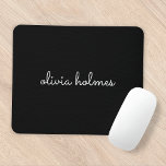 Alfombrilla De Ratón Monograma de moda | Nombre de guión negro moderno<br><div class="desc">Un diseño simple y elegante de monograma personalizado en una tipografía informal de escritura manuscrita en blanco y negro monocromo. El monograma puede ser fácilmente personalizado para hacer un diseño tan único como usted! El regalo o accesorio perfecto a medida para cualquier ocasión.</div>