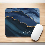 Alfombrilla De Ratón Monograma de oro de Geode Blue Agate de Marina<br><div class="desc">Monograma de la Marina Azul y el Relieve metalizado dorado Agate Geode Hermoso Nombre de guión elegante Mousepad (ratón). Esto hace que el dulce perfecto 16, 13, 15, 16, 18, 21, 30, 40, 50, 60, 70, 80, 90, 100 cumpleaños, boda, ducha de novia, aniversario, regreso a la escuela, ducha de...</div>