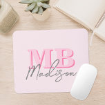 Alfombrilla De Ratón Monograma inicial rosado moderno minimalista<br><div class="desc">Crea tu propio teclado de ratón personalizado con iniciales minimalistas modernas y nombre de monograma de caligrafía de script. Disponible en una variedad de tamaños de colores.</div>