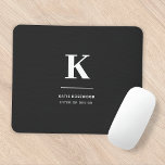 Alfombrilla De Ratón Monograma moderno minimalista negro y blanco<br><div class="desc">Un diseño vertical minimalista en un estilo elegante en monocromo blanco y negro y en un gran monograma tipográfico inicial. El texto puede ser fácilmente personalizado para un diseño tan único como usted!</div>
