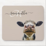 Alfombrilla De Ratón Monograma personalizado de vaca furtiva<br><div class="desc">Este diseño puede ser personalizado en el área proporcionada cambiando la foto y/o el texto. O puede personalizarse haciendo clic en Personalizar esta plantilla y, a continuación, eligiendo la opción de hacer clic en el personalizar y eliminando o cambiando el color del fondo, agregando texto, cambiando el color o estilo...</div>