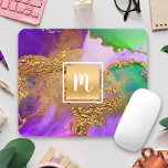 Alfombrilla De Ratón Monograma verde acuático de color de mármol oro pú<br><div class="desc">Un cuadrado de Relieve metalizado dorado brillante y falso con una tipografía de escritura monograma inicial se impone sobre un rico fondo de color acuático dorado, morado, verde, acuático y rosa en este elegante, moderno, ondulado y monocasco. Hace una moda y una declaración elegante cada vez que la utiliza. ¡Un...</div>