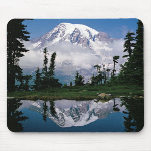 Alfombrilla De Ratón Monte Rainier reflejado en un tarn de montaña