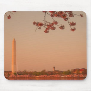 Alfombrilla De Ratón Monumento de Washington Sakura en la puesta del