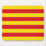 Alfombrilla De Ratón Mousepad con bandera de Cataluña<br><div class="desc">Añada un toque de orgullo catalán a su espacio de trabajo con este mousepad patriótico con la emblemática bandera de Cataluña. Esta vibrante tabique muestra las audaces franjas rojas y amarillas de Senyera, un poderoso símbolo del patrimonio, identidad y resistencia cultural de Cataluña. Perfecto para oficinas en el hogar, lugares...</div>