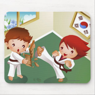 Alfombrilla De Ratón Muchacho del karate que se sostiene de madera con