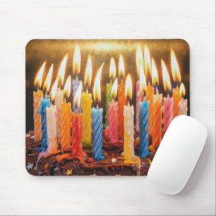 Alfombrilla De Ratón Muchas velas de cumpleaños en un pastel de chocola