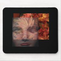 Mujer natural meditando Mousepad