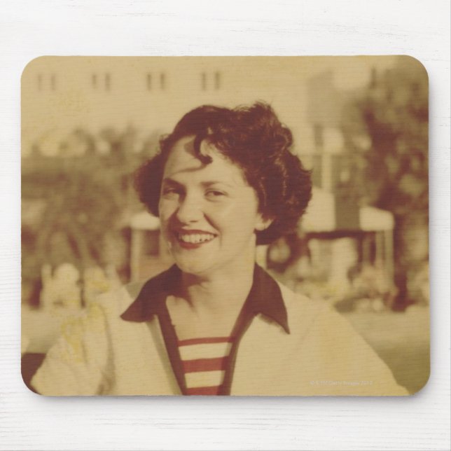 Alfombrilla De Ratón Mujer que se sienta afuera (Frente)