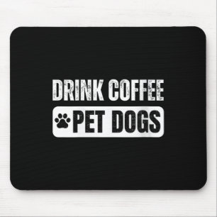 Alfombrilla De Ratón Mujeres beben café y acarician perros, divertido a