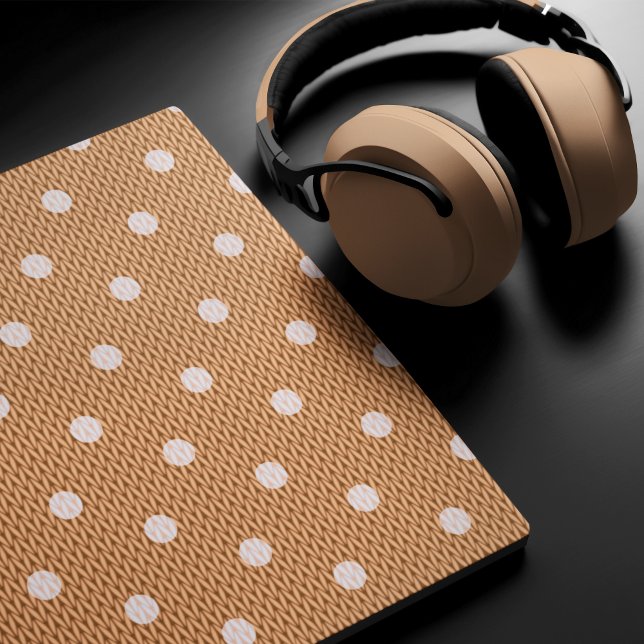 Alfombrilla De Ratón Naranja Dotty Delight (A Dotty Delight Orange Mouse Pad is on the desk. )