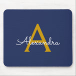 Alfombrilla De Ratón Navy Blue Gold Girly Script Monograma moderno<br><div class="desc">Monograma dorado y azul marino Añadir su propio nombre Mousepad (almohadilla del ratón). Esto hace que el dulce perfecto cumpleaños 16,  boda,  ducha de novia,  aniversario,  ducha de bebé o fiesta de soltera sea regalo para alguien que ama el lujo glam y los estilos de moda.</div>