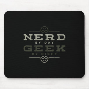 Alfombrilla De Ratón Nerviado por Day Geek por noche