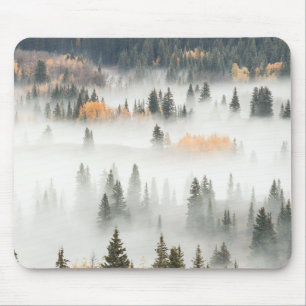 Alfombrilla De Ratón Niebla de Suelo al Amanecer Cubre el Bosque de Mon