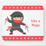 Alfombrilla De Ratón Niño Ninja lindo con armas de sai para niños<br><div class="desc">Personalizado de un lindo chico ninja con un velo rojo en una pose de combate con un par de armas sai. El texto dice "Como un ninja" que usted puede personalizar con su propio mensaje o el nombre del niño. Genial para los chicos que aman todo el género de artes...</div>