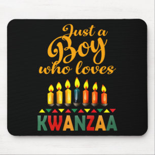 Alfombrilla De Ratón Niño que ama el orgullo negro africano de Kwanzaa