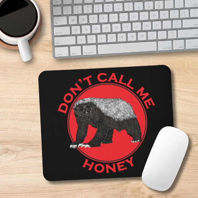 Alfombrilla De Ratón No me llames Honey Badass Honey Badger Red Art (Funny honey badger quote black and red mouse mat animal art )