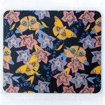 Noche de mariposas y flores