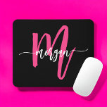 Alfombrilla De Ratón Nombra de Monograma del guión moderno rosado calie<br><div class="desc">Añade un toque de color a tu espacio de trabajo con nuestro teclado de ratón con un monólogo de guiones modernos y calientes. Con un vibrante diseño rosa caliente y personalizado con su nombre en un guión moderno de moda, este teclado del ratón combina el estilo con la practicidad. La...</div>