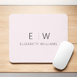 Alfombrilla De Ratón Nombre de Monograma Minimalista Elegante Rosa de R<br><div class="desc">Actualice su área de trabajo con nuestra almohadilla de ratón elegante y Minimalista estilo clásico. Esta sofisticada almohadilla de ratón combina perfectamente la elegancia atemporal con el minimalismo contemporáneo, añadiendo un toque de refinamiento a su escritorio. Diseñada con meticulosa atención al detalle, esta almohadilla del ratón es más que un...</div>