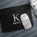 Alfombrilla De Ratón Nombre de monograma negro moderno personalizado<br><div class="desc">El monograma y el nombre del hombre crean su propia plantilla de mousepad en blanco y negro simple. Puede cambiar los colores de fondo y texto seleccionando la opción personalizar. Puede ser un regalo especial para un novio, esposo, hijo, padre, novio, mejor hombre para un cumpleaños, boda, Navidades o graduación....</div>