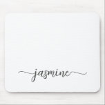 Alfombrilla De Ratón Nombre de monograma personalizado blanco simple fe<br><div class="desc">Alfombrilla de ratón personalizada con monograma de nombre minimalista simple en negro y blanco. Estos diseños presentan su primer nombre en una hermosa tipografía de letra manuscrita con cola de cisne, escritura en negro sobre fondo blanco. Estos son fáciles de personalizar. Un regalo femenino y elegante ideal para cumpleaños, despedida...</div>