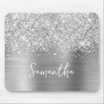 Alfombrilla De Ratón Nombre de reloj de plata Purpurinoso<br><div class="desc">Personalizar el guión moderno de estilo manuscrito para crear tu propio mousepad. Añadir un primer monograma para crear una combinación inicial de nombre. Girly imita a un purpurina de plata y arte digital de Relieve metalizado metálico que imprimirá como una foto en tu diseño.</div>