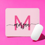 Alfombrilla De Ratón Nombre del Monograma de Giro de Guión Moderno Cali<br><div class="desc">Añade un toque de color a tu espacio de trabajo con nuestro teclado de ratón con un monólogo de guiones modernos y calientes. Con un vibrante diseño rosa caliente y personalizado con su nombre en un guión moderno de moda, este teclado del ratón combina el estilo con la practicidad. La...</div>
