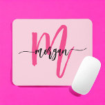 Alfombrilla De Ratón Nombre del Monograma de Giro de Guión Moderno Cali<br><div class="desc">Añade un toque de color a tu espacio de trabajo con nuestro teclado de ratón con un monólogo de guiones modernos y calientes. Con un vibrante diseño rosa caliente y personalizado con su nombre en un guión moderno de moda, este teclado del ratón combina el estilo con la practicidad. La...</div>