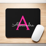 Alfombrilla De Ratón Nombre del Monograma de Giro del Guión Negro Calie<br><div class="desc">Monograma rosa caliente y negro Añadir su propio nombre Mousepad (almohadilla del ratón). Esto hace que el dulce perfecto cumpleaños 16,  boda,  ducha de novia,  aniversario,  ducha de bebé o fiesta de soltera sea regalo para alguien que ama el lujo glam y los estilos de moda.</div>