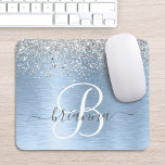 Alfombrilla De Ratón Nombre del monograma del Purpurina plateado Metali<br><div class="desc">Personalice fácilmente este diseño de diseño de almohadillas de ratón de moda con purpurina brillante de bonito plateado sobre un fondo metálico de cepillado azul.</div>